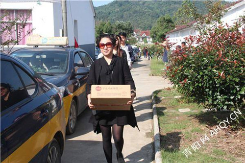 安徽开运体育重阳节开展敬老活动