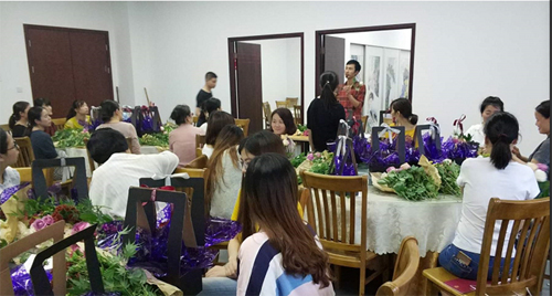 开运体育开展花艺培训