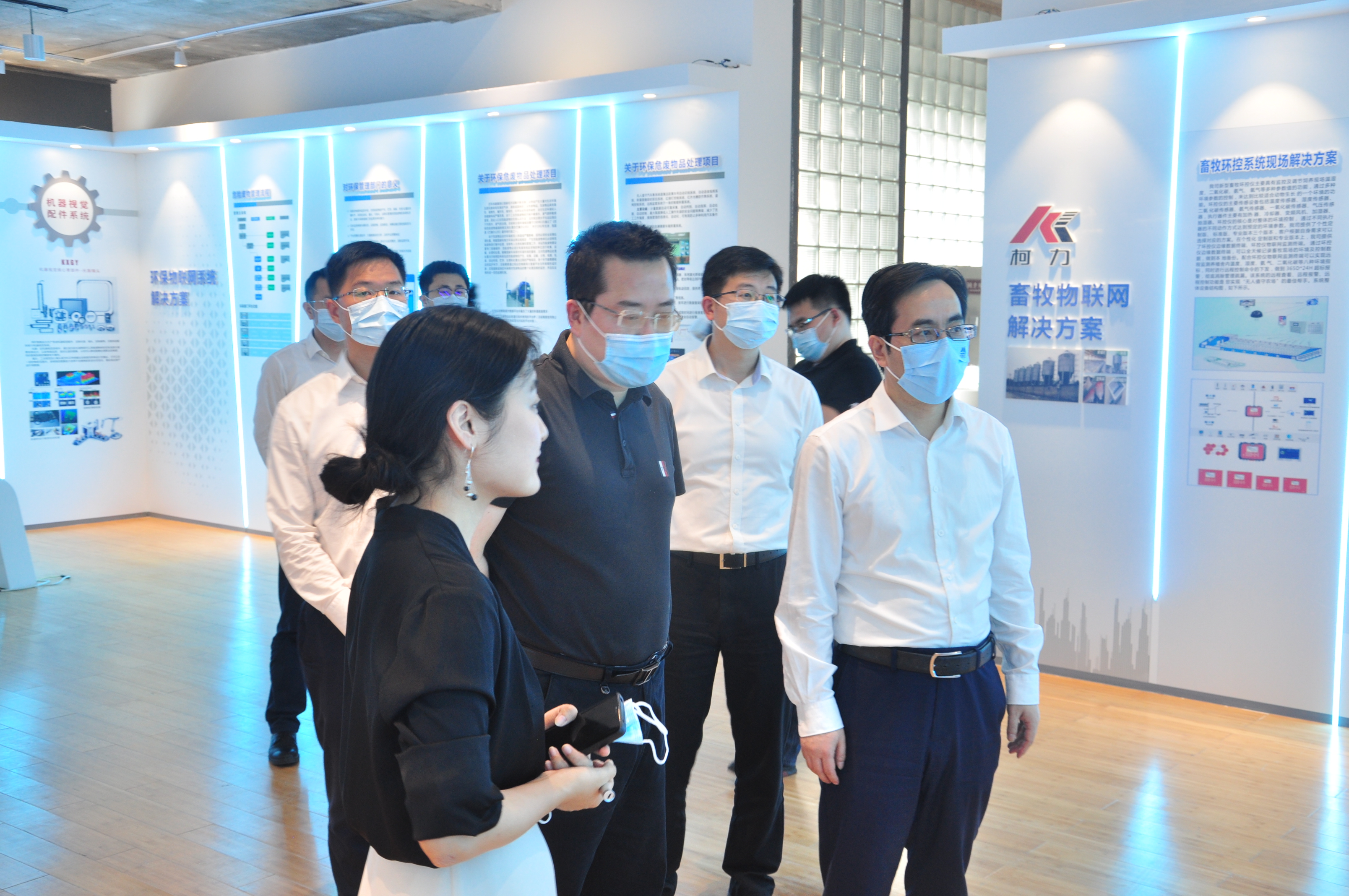 宁波市江北区委书记张国锋一行莅临开运体育传感考察调研