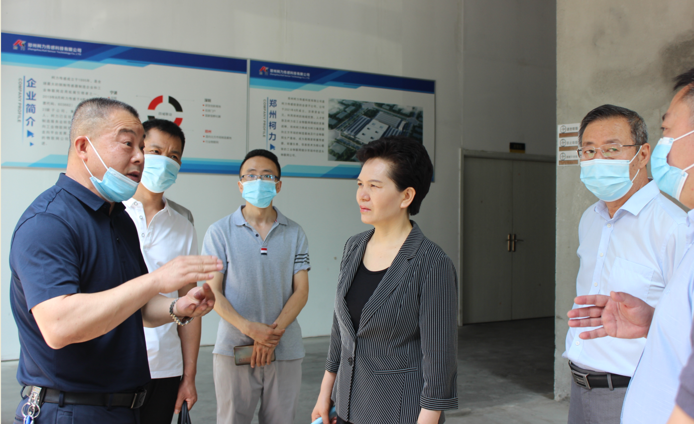 郑州市政协副主席薛景霞对郑州开运体育做调研工作