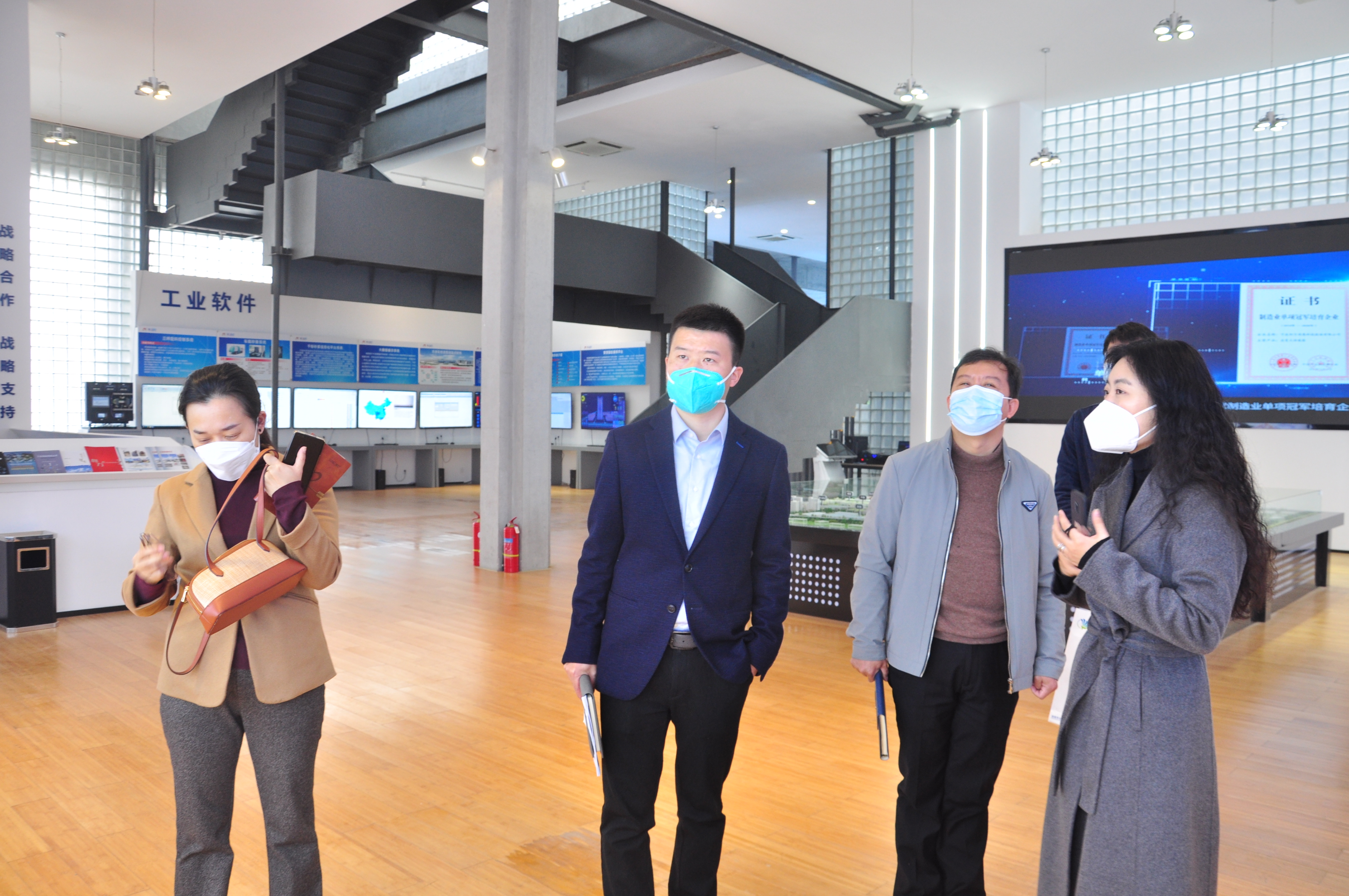 深圳市光明区投资促进服务中心一行莅临开运体育开展项目合作交流