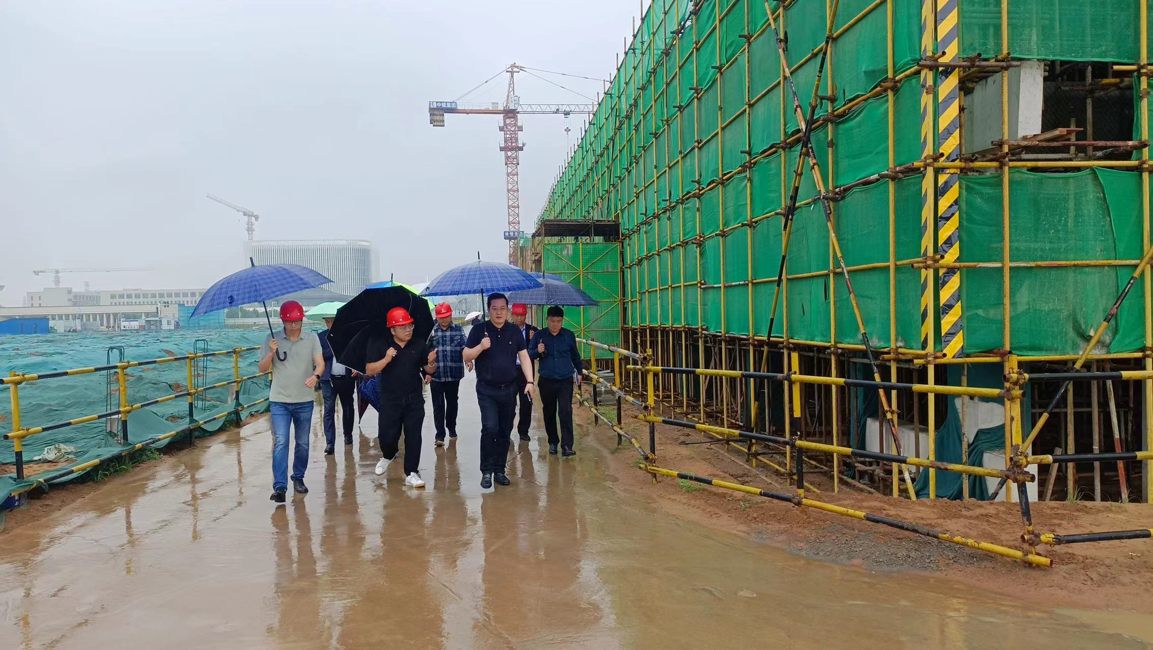 集团总裁柯建东莅临郑州公司指导工作