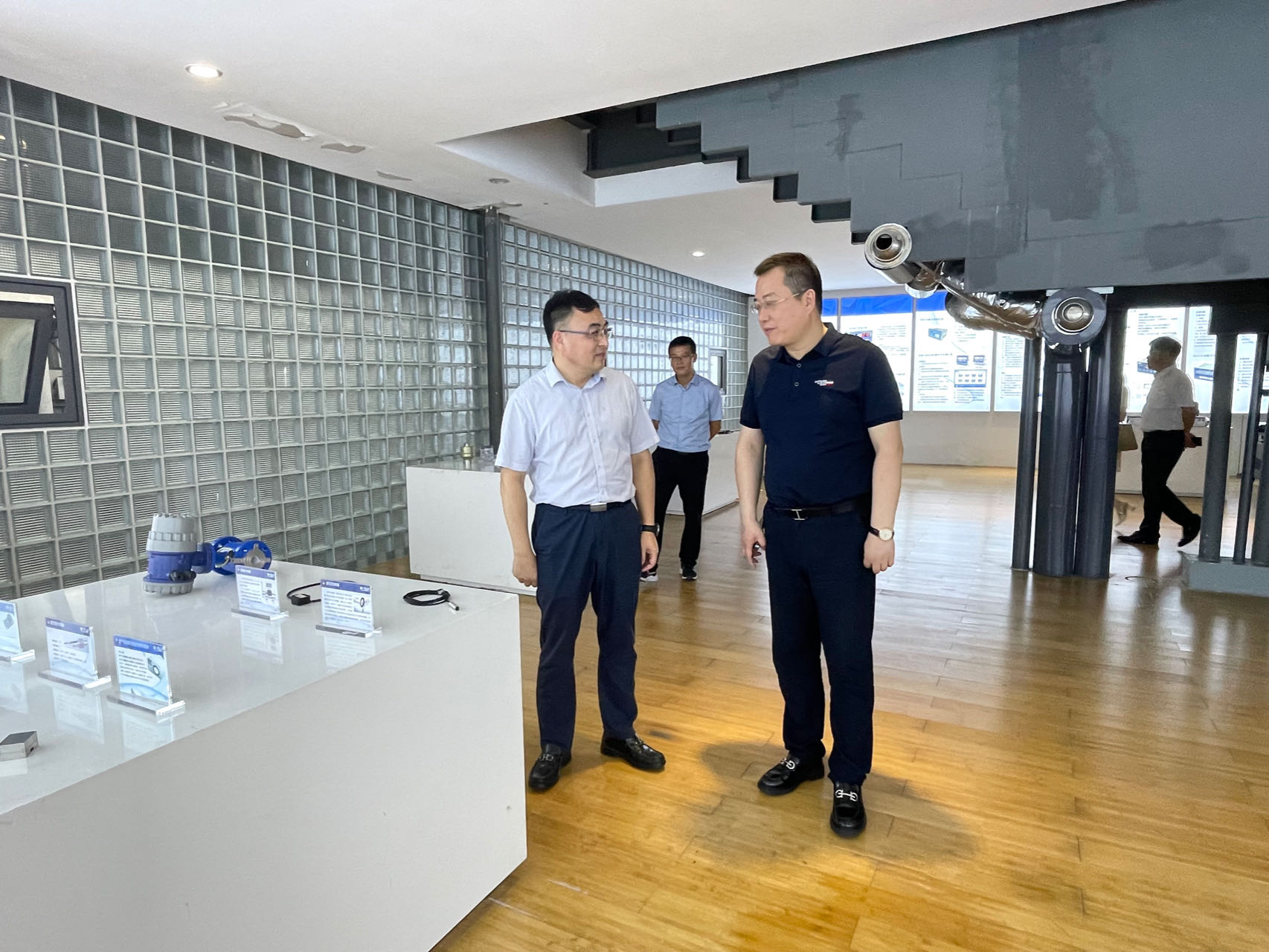 宁波市委副秘书长、甬江科创办常务副主任徐云一行莅临开运体育调研交流