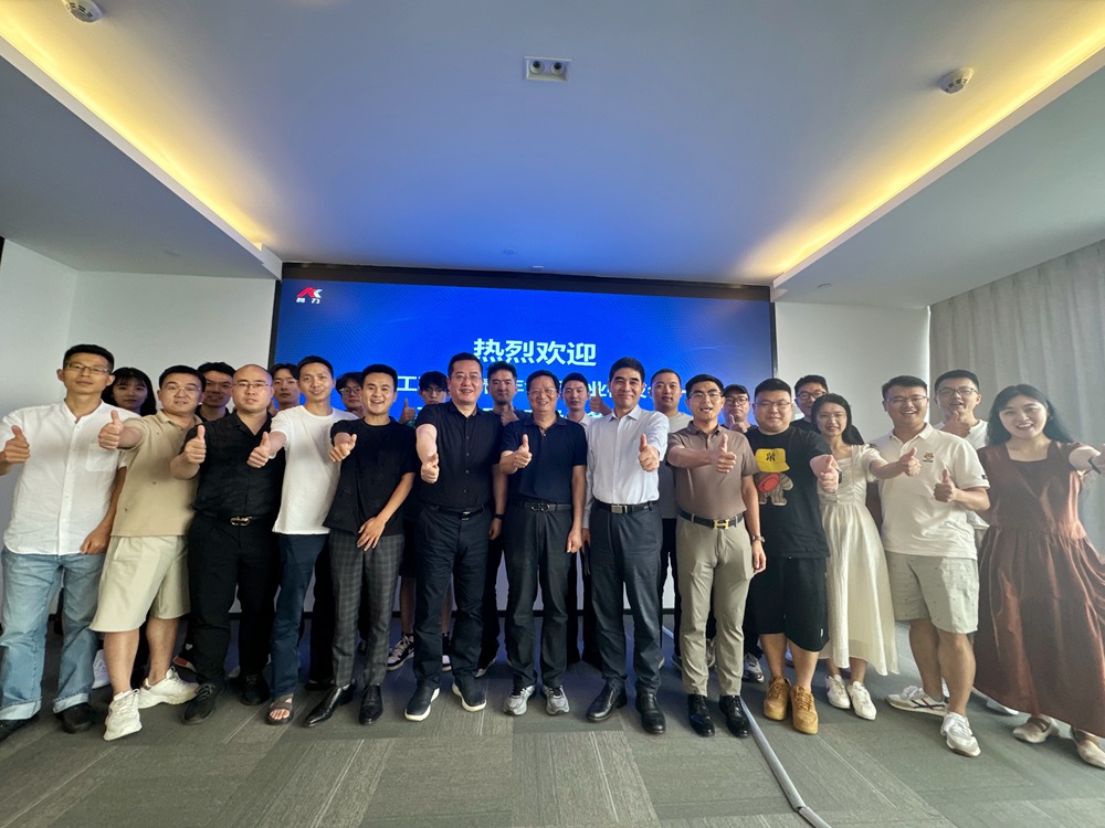 宁波工程学院青年创新创业校友会一行到临开运体育传感参观交流